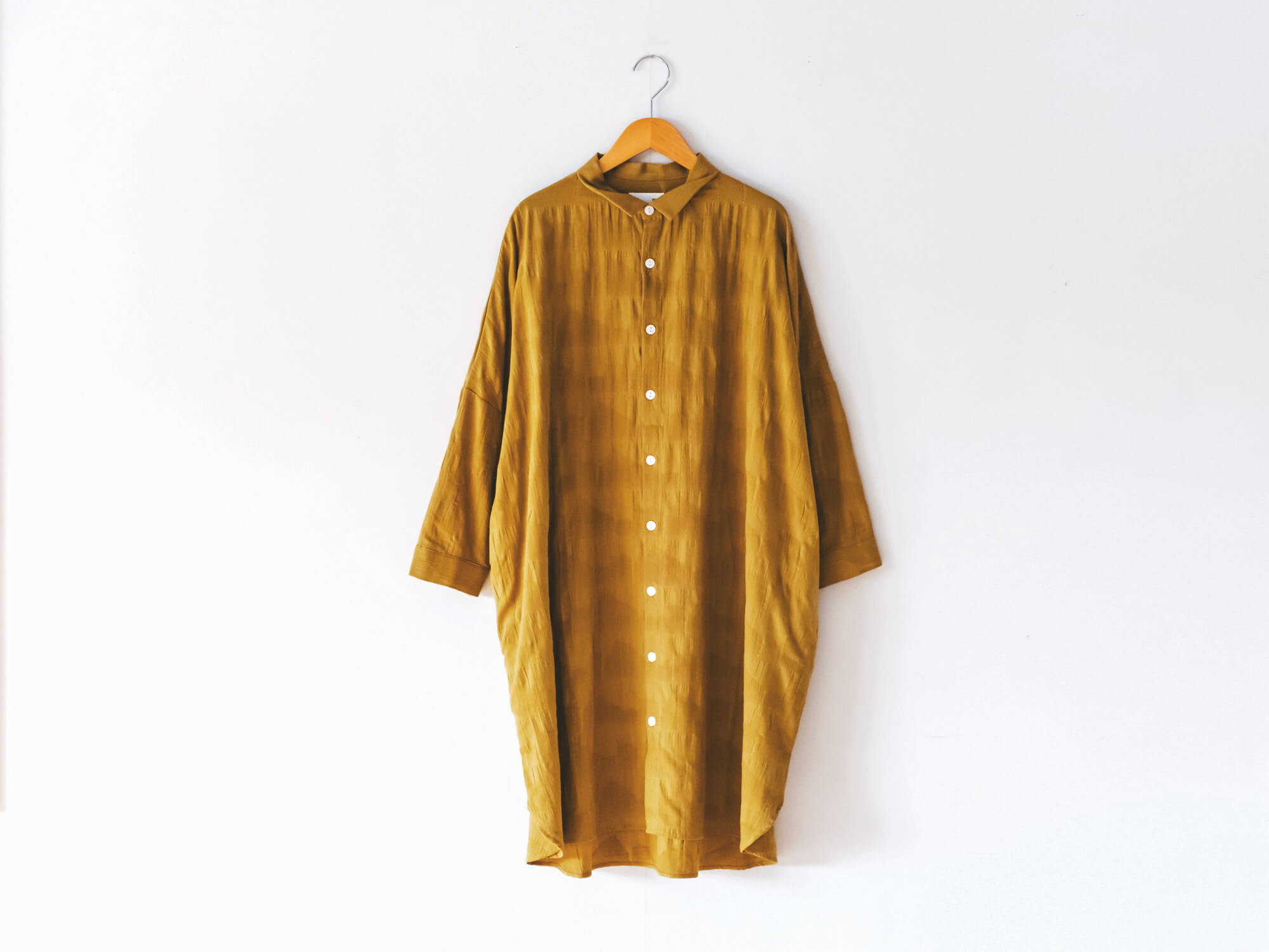 柄二重織シャトルジャガード／ロングシャツ 004／マスタード（ユニセックス）／HUIS