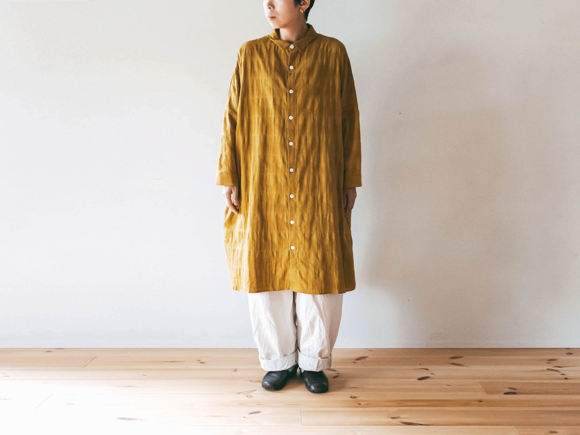 柄二重織シャトルジャガード／ロングシャツ 004／マスタード（ユニセックス）／HUIS