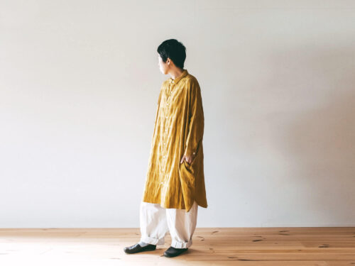 柄二重織シャトルジャガード／ロングシャツ 004／マスタード（ユニセックス）／HUIS