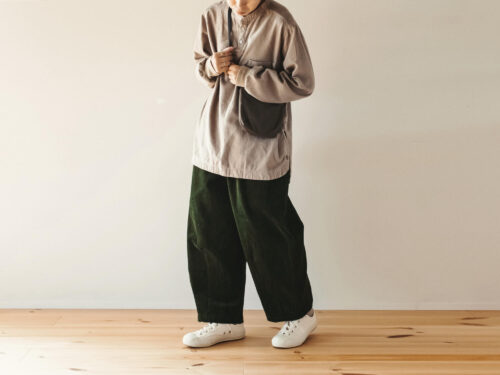 シャトルコーデュロイバルーンパンツ／太畝・エバーグリーン／ユニセックス／506／HUIS